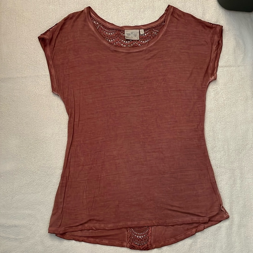 Rustic Red Dantelle Short Sleeve Top Women’s size Medium